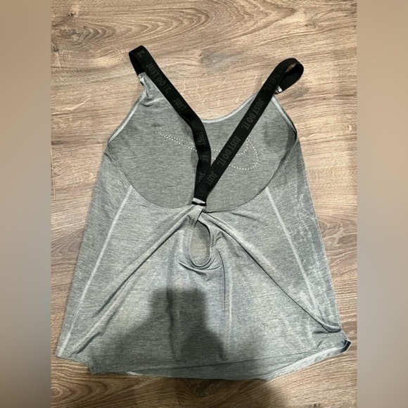 Nike‎ tank - Picture 2 of 2